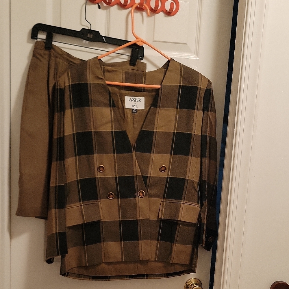 Kasper Brown and Black Blazer with V-neck Design